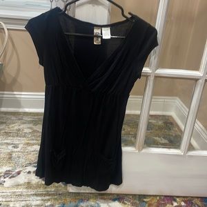 Black t shirt with two frontal pockets